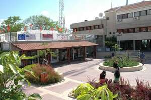 המרכז המסחרי ביישוב. צילום: אופיר דוד המרכז המסחרי ביישוב. צילום: אופיר דוד