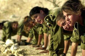 הדוח דורש את הסדרת היחס כלפי החיילות (למצולמות אין קשר לידיעה) הדוח דורש את הסדרת היחס כלפי החיילות (למצולמות אין קשר לידיעה)