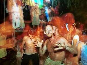 ����� ����