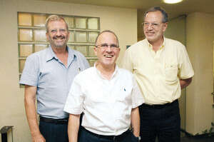 האנשים מאחורי היחצ האנשים מאחורי היחצ