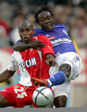 גם החניקה של בוקה לא עצרה את קמארה ומונאקו, הערב בשטרסבורג. צילום: רויטרס גם החניקה של בוקה לא עצרה את קמארה ומונאקו, הערב בשטרסבורג. צילום: רויטרס