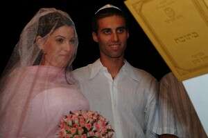 גל ומיכל פרידמן, אפילו הרוח בעדם. צילום: סיקורסקי צלמים גל ומיכל פרידמן, אפילו הרוח בעדם. צילום: סיקורסקי צלמים