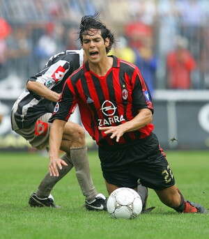 קאקה ממילאן נאבק בתנאי המגרש, היום באסקולי. צילום: רויטרס קאקה ממילאן נאבק בתנאי המגרש, היום באסקולי. צילום: רויטרס