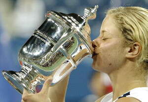 אלופת ה-US OPEN קלייסטרס כבר שלישית בעולם. צילום: אי-פי-איי אלופת ה-US OPEN קלייסטרס כבר שלישית בעולם. צילום: אי-פי-איי