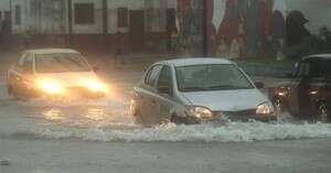 כאן כבר מרגישים את הסופה. הצפות במקסיקו. צילום: אי-פי-איי כאן כבר מרגישים את הסופה. הצפות במקסיקו. צילום: אי-פי-איי