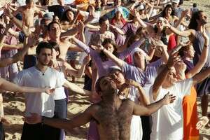 רוחניקים בפסטיבל סגול. תשאלו אותם על הארה רוחניקים בפסטיבל סגול. תשאלו אותם על הארה