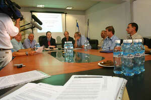 בכירי משרד הבריאות בדיון קודם על שפעת העופות. צילום: ענת זכאי בכירי משרד הבריאות בדיון קודם על שפעת העופות. צילום: ענת זכאי