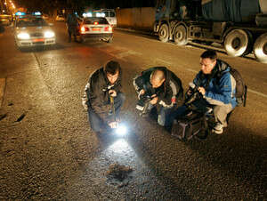 ככה זה נראה בפעם הקודמת. חבלנים בוחנים את שרידי טיל הלאו שנורה לעבר אבוטבול. צילום: רענן כהן ככה זה נראה בפעם הקודמת. חבלנים בוחנים את שרידי טיל הלאו שנורה לעבר אבוטבול. צילום: רענן כהן