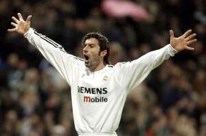 לואיס פיגו במדי ריאל. עבר בשנת 2000 לואיס פיגו במדי ריאל. עבר בשנת 2000