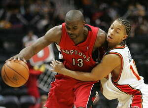 הקיע בקיץ, מייק ג'יימס במדי טורונטו רפטורס. צילום: אי-פי הקיע בקיץ, מייק ג'יימס במדי טורונטו רפטורס. צילום: אי-פי