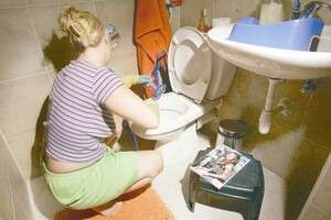 עוזרת בית עוזרת בית