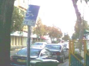ממש מתחת לתמרור, המרצדס של גינת ממש מתחת לתמרור, המרצדס של גינת