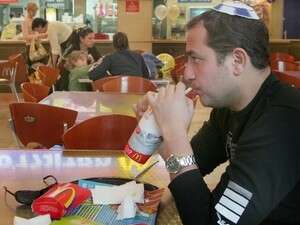 מקדונלד'ס. כיסוי וקש מפלסטיק מקדונלד'ס. כיסוי וקש מפלסטיק
