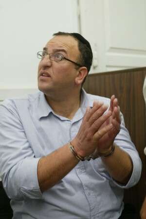 החשוד המרכזי, דוד שוסטר, היום בבית המשפט. צילום: פלאש 90 החשוד המרכזי, דוד שוסטר, היום בבית המשפט. צילום: פלאש 90