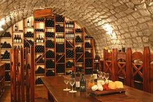 מרתף היינות. מרתף היינות.