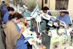 עובדות במתפרה. חחש מפיטורים בענף עובדות במתפרה. חחש מפיטורים בענף