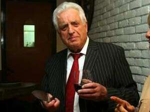 פלאטו שרון. אין לו רגע דאלי. פלאטו שרון. אין לו רגע דאלי.