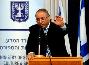 רוצה לשמוע את דעות ברק. השר ראלב מג'אדלה. צילום: ששון תירם רוצה לשמוע את דעות ברק. השר ראלב מג'אדלה. צילום: ששון תירם