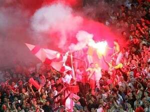 אוהדי בני סכנין, מחכים לחזור ולעודד בדוחא. אוהדי בני סכנין, מחכים לחזור ולעודד בדוחא.