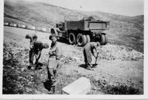 עובדים בכביש בירושלים. צילום: דניס ויליאם עובדים בכביש בירושלים. צילום: דניס ויליאם