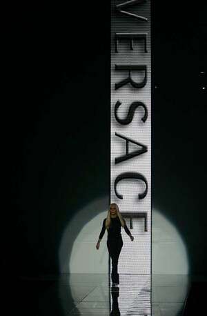 דונטלה ורסאצ'ה בתצוגת סתיו חורף 2007-2008 דונטלה ורסאצ'ה בתצוגת סתיו חורף 2007-2008