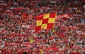 הקהל של ליברפול בעוד תצוגת תכלית. הקהל של ליברפול בעוד תצוגת תכלית.