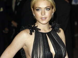 לינדזי לוהן. מי יזרוק עלי כבשה? לינדזי לוהן. מי יזרוק עלי כבשה?