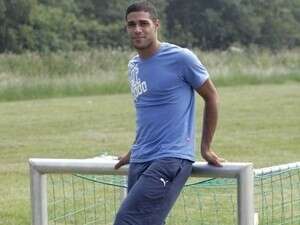 ����� ����