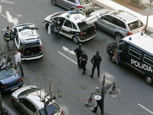 שוטרים ספרדים בפעילות. שוטרים ספרדים בפעילות.