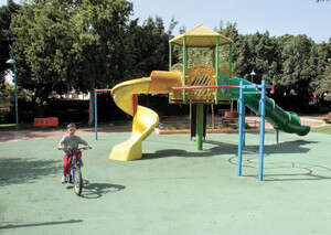 גינה בחולון. גינה בחולון.