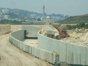 במערכת הביטחון דואגים למרקם החיים של הפלשתינים. צילום: אמיר בוחבוט במערכת הביטחון דואגים למרקם החיים של הפלשתינים. צילום: אמיר בוחבוט