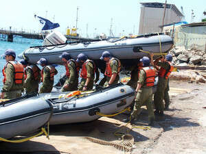 צוערי קורס חובלים. לא רק מתאמנים במים, גם חוסכים צוערי קורס חובלים. לא רק מתאמנים במים, גם חוסכים