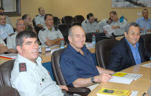 אולמרט, ברק ואשכנזי בסיור בצפון. צילום: לע אולמרט, ברק ואשכנזי בסיור בצפון. צילום: לע