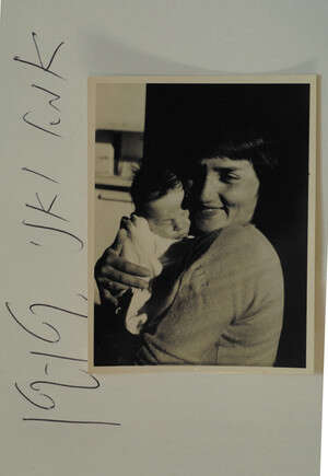 אמא קומורובסקי בהיריון ועם ארז התינוק אמא קומורובסקי בהיריון ועם ארז התינוק