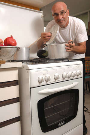 ריח של בית. כבד קצוץ. צילום המחשה: ארכיון. למעלה: קומרובסקי. צילום: רובי קסטרו ריח של בית. כבד קצוץ. צילום המחשה: ארכיון. למעלה: קומרובסקי. צילום: רובי קסטרו