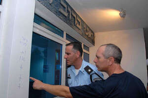 כתובות הנאצה שהתגלו בבית הכנסת באילת, הערב כתובות הנאצה שהתגלו בבית הכנסת באילת, הערב