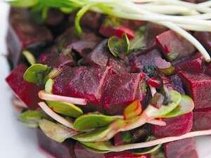 סלט סלק וסלמון ברוטב וואסבי סלט סלק וסלמון ברוטב וואסבי