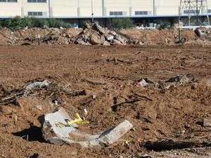 הקרקע מחכה לשיקום הקרקע מחכה לשיקום