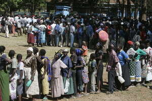 בתור לחלוקת מזון בתור לחלוקת מזון
