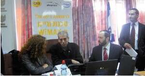 שר התקשורת אטיאס, ומנכ שר התקשורת אטיאס, ומנכ