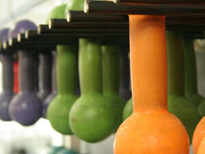 ����� ����