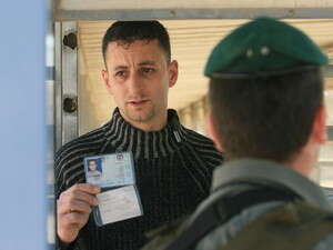 בדיקת תעודות במחסום שועפט בדיקת תעודות במחסום שועפט