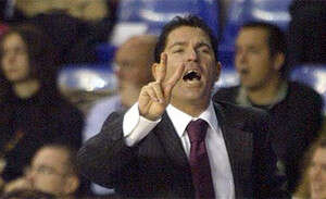 מאמן ברצלונה צ'אבי פסקואל. רוצה גביע מאמן ברצלונה צ'אבי פסקואל. רוצה גביע