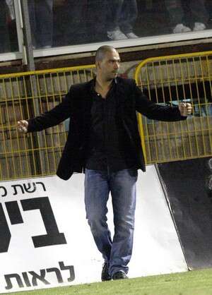 חיים רביבו, לא כל יום בית חיים רביבו, לא כל יום בית