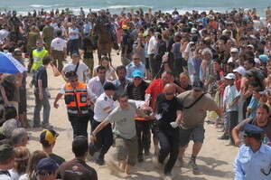 פינוי הפצוע במפגן יום העצמאות פינוי הפצוע במפגן יום העצמאות