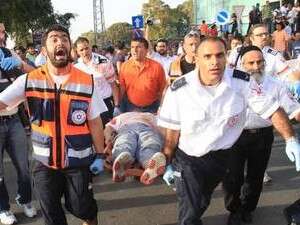 פינוי פצועים מנפילת רקטת הגראד באשקלון פינוי פצועים מנפילת רקטת הגראד באשקלון