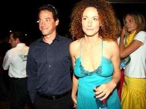 יעל צפריר ואבנר ארד. הכל דבש, רק לא של נעם. יעל צפריר ואבנר ארד. הכל דבש, רק לא של נעם.