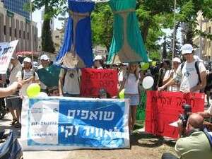 הפגנה של ארגון מגמה ירוקה בתל אביב. הפגנה של ארגון מגמה ירוקה בתל אביב.