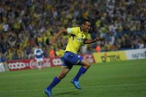 ליאור ג'אן חוגג שער ליאור ג'אן חוגג שער