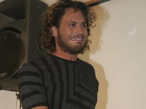 ���� ���